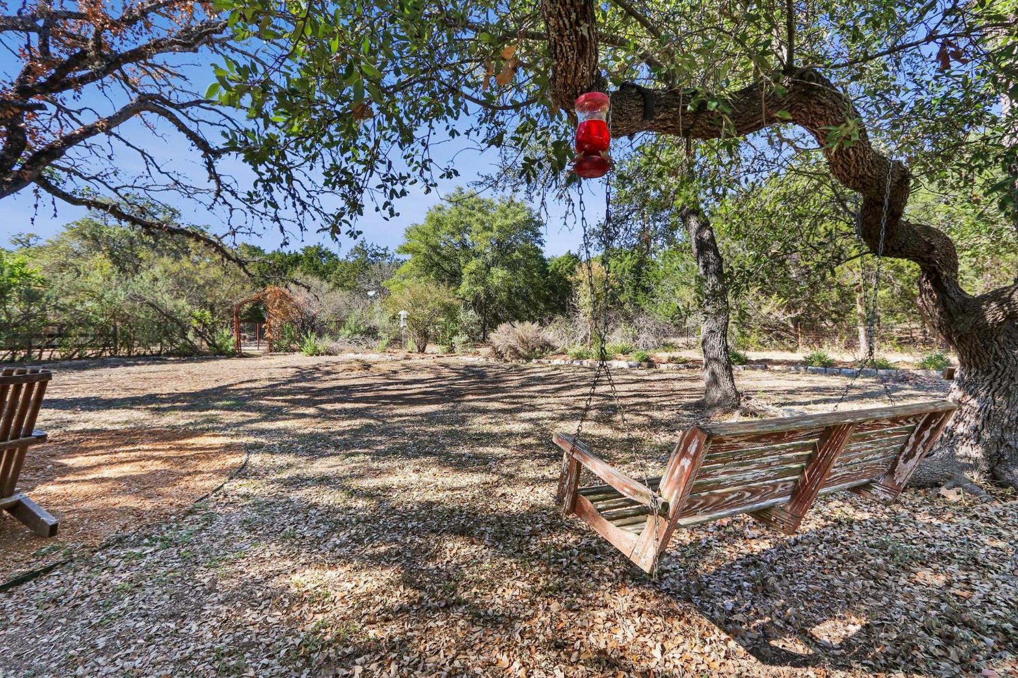 Red Donkey Cottage Wimberley Exteriör bild