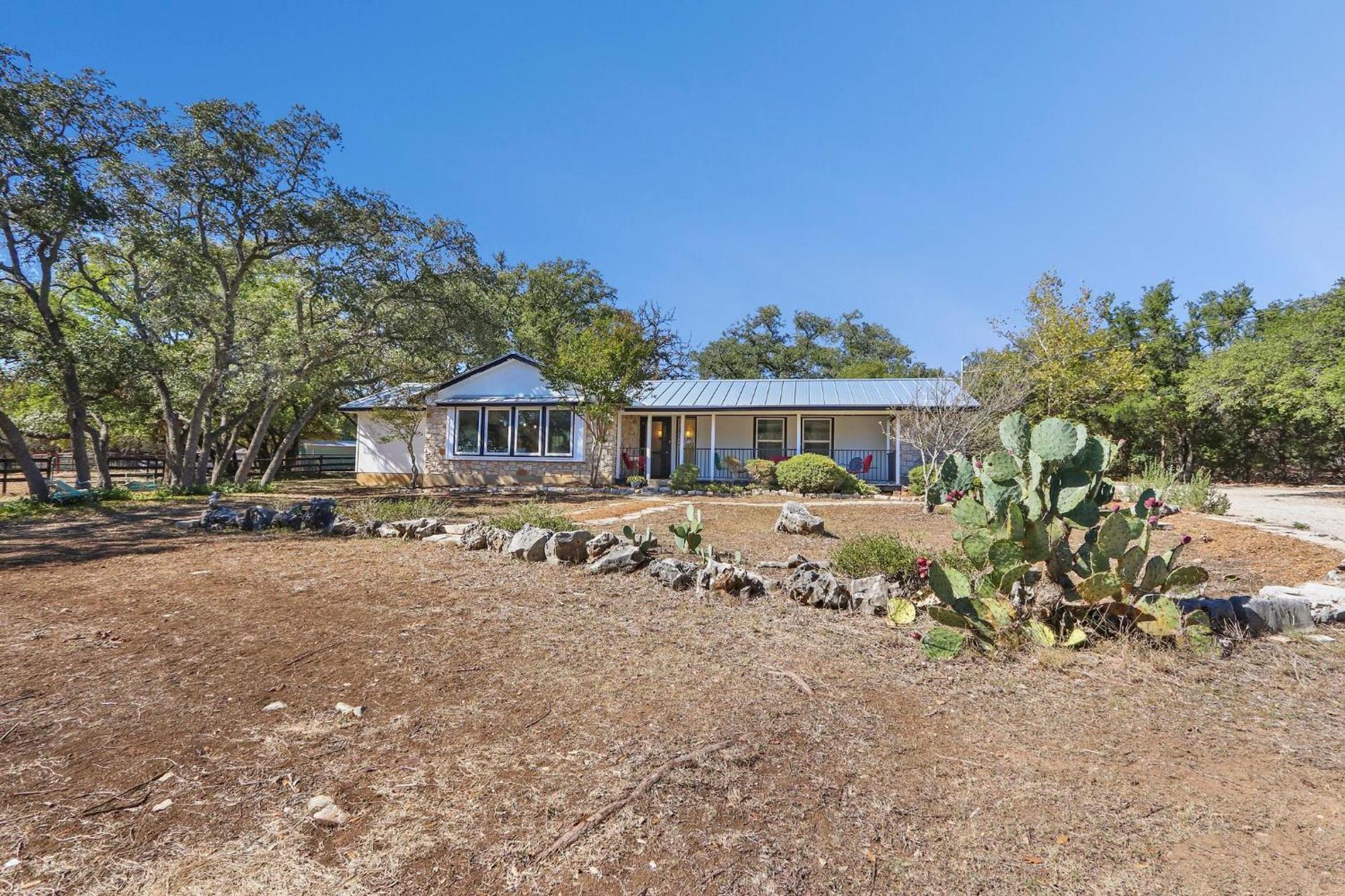 Red Donkey Cottage Wimberley Exteriör bild